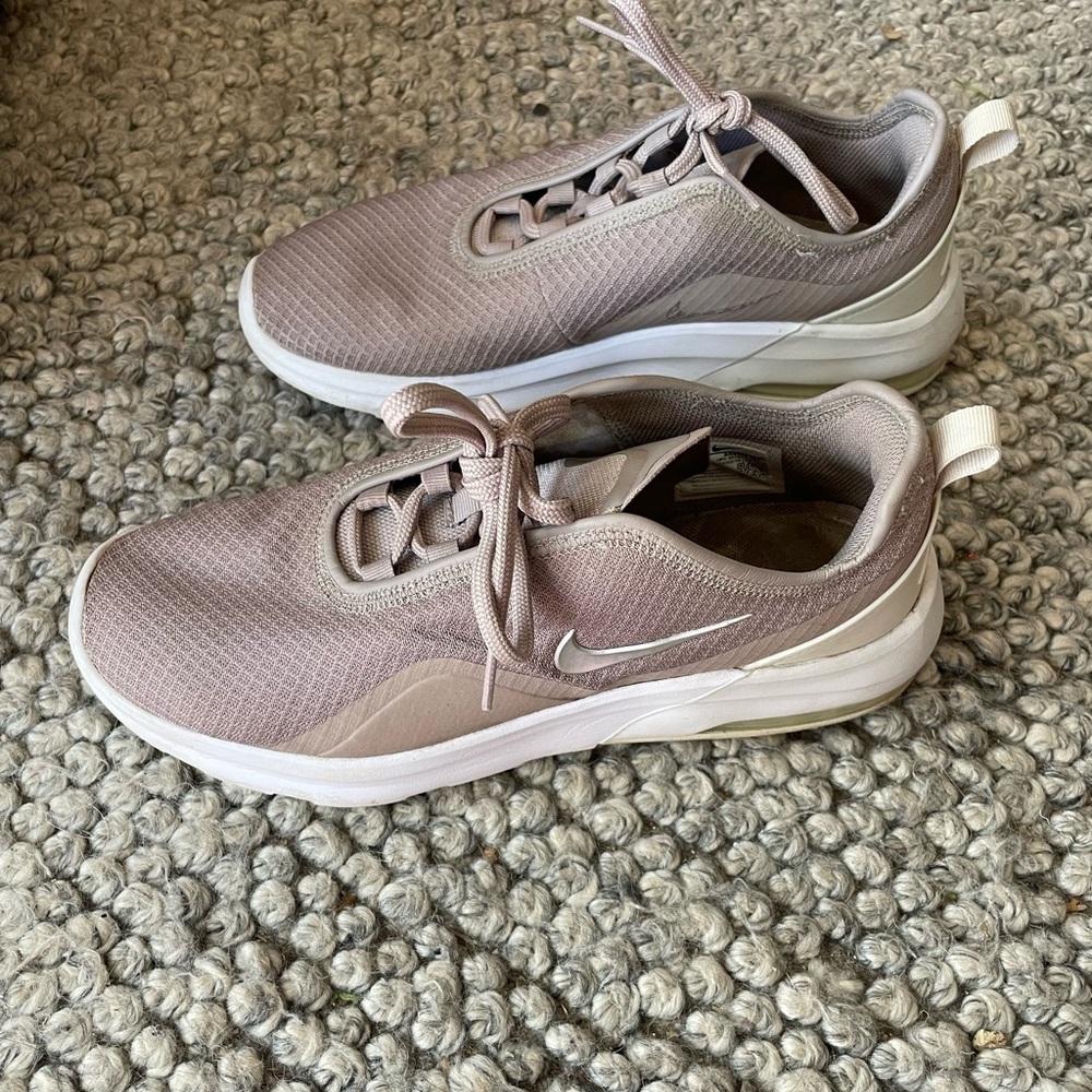Nike W size 9 Air Max Motion 2 in Beige and Metallic Silver Colorway